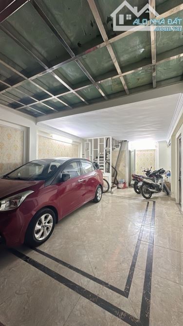 Bán nhà cổ linh bát khối 40m² , mt 4,5m , 6 tầng giá chào 8,2 tỷ ôtô tránh kinh doanh lô g