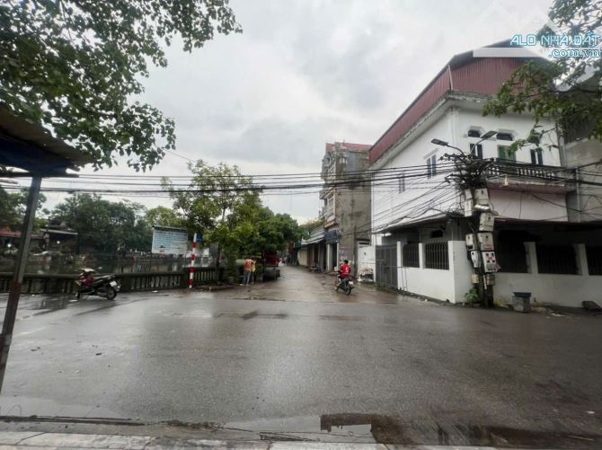 Cc cần b. Án gấp !!!  CAM KẾT GIÁ RẺ NHẤT KHU VỰC 
 Dt : 103m Mt : 4,9m
🚘🚘 Đường 2 ô tô
