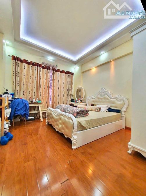 NGUYỄN KHÁNH TOÀN CÁCH PHỐ 30M - NHÀ DÂN XÂY ĐẸP- 9 PHÒNG CHO THUÊ-DT 40TR/THÁNG – 10.7 TỶ