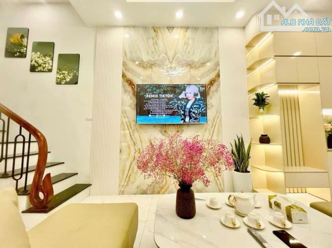 Bán nhà đường Hoàng Mai, 40m2, ra oto đỗ chỉ 20m, 4.8 tỷ