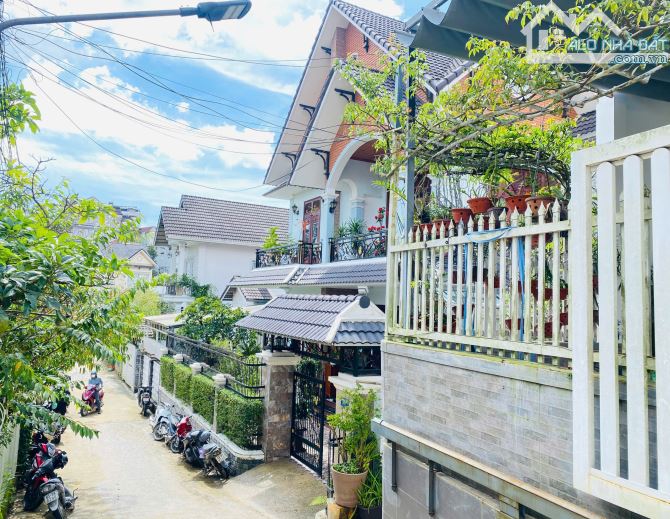Hạ giá bán nhà khu nghỉ dưỡng cách Hồ Xuân Hương chỉ 500m Yersin Đà Lạt 200m² chỉ 13.5 tỷ