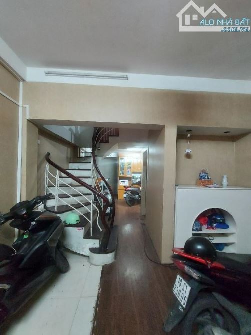 Bán nhà 6 tầng, 40.5 m2, 6 phòng, gần phố Bạch Mai, Thanh Nhàn, chỉ hơn 5 tỷ