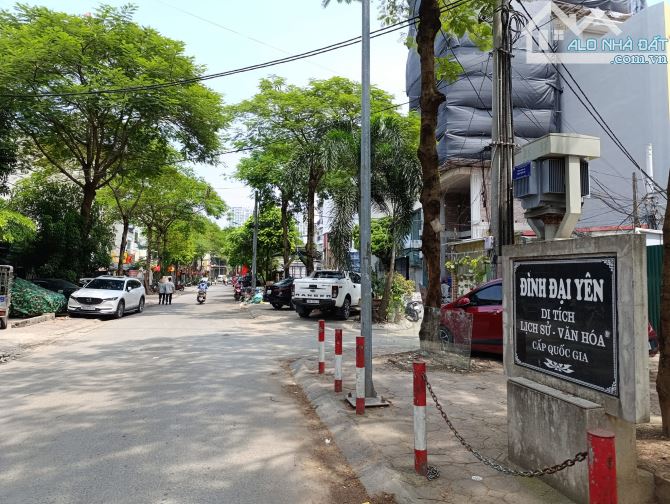 Biệt Thự phố Đội Cấn. Ô tô tránh dừng đỗ, Kinh Doanh đỉnh, Văn phòng. 139m*3t, mt 8m, 42tỷ