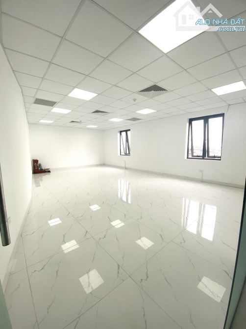 CHO THUÊ VĂN PHÒNG SIÊU ĐẸP 45M2 GIÁ 7.6 TRIỆU MẶT ĐƯỜNG GIẢI PHÓNG