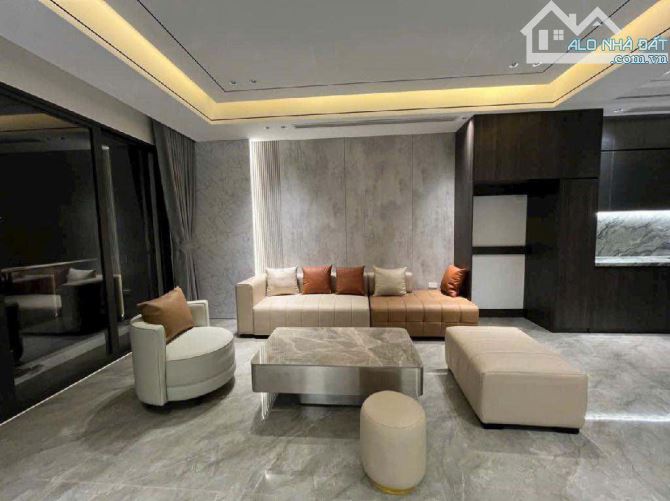 Bán nhà Lâm Hạ , Quận Long Biên 52.5m2, 7 tầng, 11.8 tỷ, thang máy, ô tô tránh nhau.