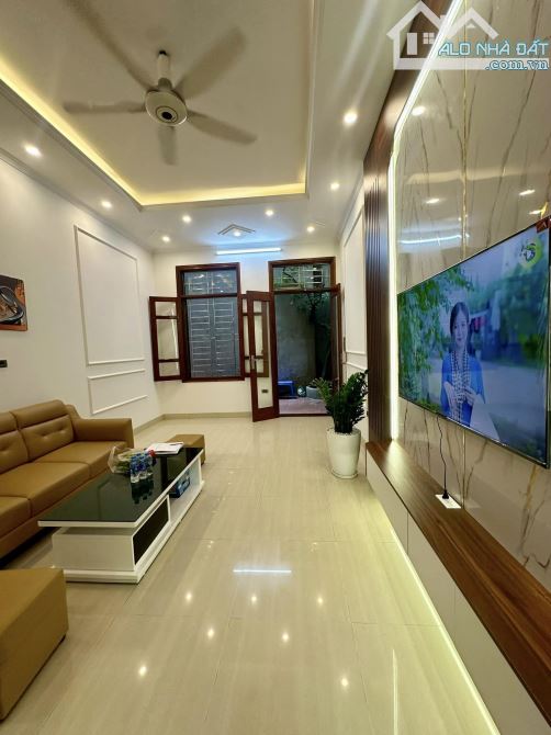 ? NHÀ RẤT ĐẸP BÙI XƯƠNG TRẠCH THANH XUÂN LÔ GÓC NGÕ 3m 50m2 5T MẶT TIỀN 4m SỔ ĐẸP, 8 tỷ 25