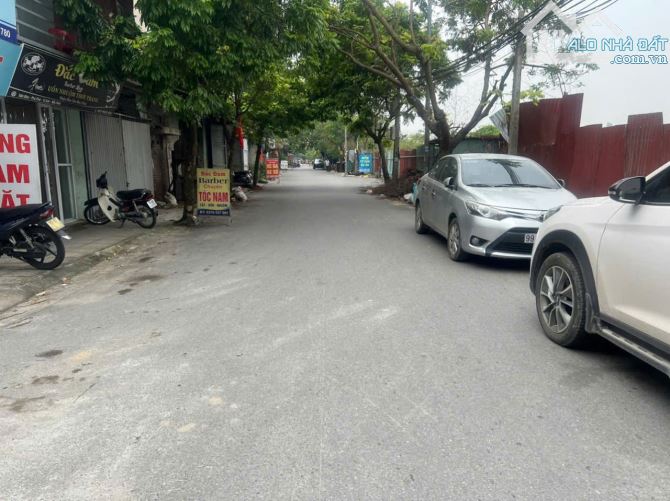 Cc cần b. Án gấp !!!  CAM KẾT GIÁ RẺ NHẤT KHU VỰC 
 Dt : 103m Mt : 4,9m
🚘🚘 Đường 2 ô tô - 1