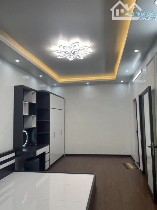 BÁN NHÀ ĐƯỜNG LÁNG ĐỐNG ĐA 40m2 4T Mt 6m GIÁ 6.3 TỶ NGÕ THÔNG BA GÁC TRÁNH KINH DOANH. - 1