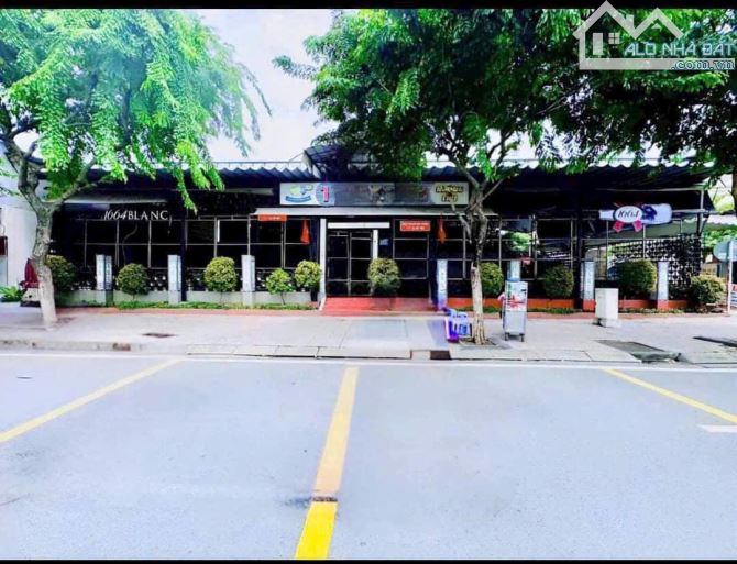 CHo thuê mbkd mặt tiền đường Phạm văn đồng 33x37m trống suốt - 1