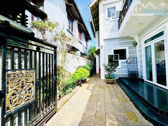 Hạ giá bán nhà khu nghỉ dưỡng cách Hồ Xuân Hương chỉ 500m Yersin Đà Lạt 200m² chỉ 13.5 tỷ - 1