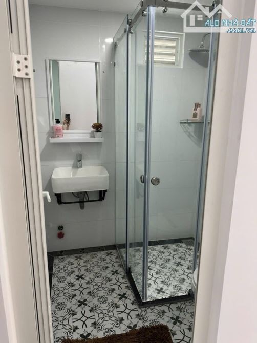 Quận 5 Lê Hồng Phong,  2 Tầng 30m2, sát mặt tiền, vuông vức, hoàn công, giá 4.9 tỷ TL - 1