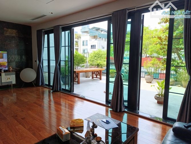 Biệt Thự phố Đội Cấn. Ô tô tránh dừng đỗ, Kinh Doanh đỉnh, Văn phòng. 139m*3t, mt 8m, 42tỷ - 1