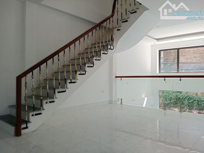 Bán nhà Cầu Bươu, DT 40m2, 5 tầng, MT 4,2m, Lô góc, Kinh doanh, Gara Ô tô, Giá hơn 7 tỷ - 1