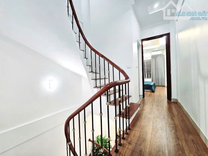 TRUNG TÂM CẦU GIẤY – NHÀ ĐẸP LONG LANH – NGÕ NÔNG – GẦN PHỐ - HAI THOÁNG – 46M2, 5 TẦNG - 2