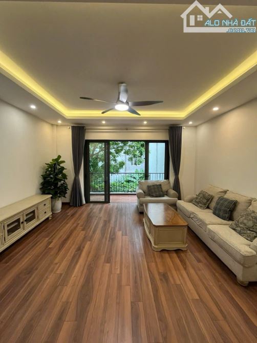 268 Ngọc Thụy 16,9 tỷ, 80m2 mặt tiền 5,4m, 4 tầng thang máy, 2 ô tô 7 chỗ vào . - 2