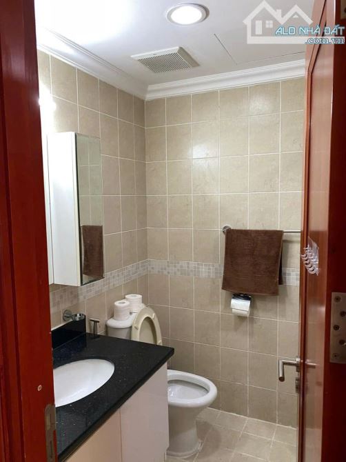 Chung cư Trương Quyền, Phường 6,Quận 3:80m2, 2p ngủ,1wc, 12tr - 2