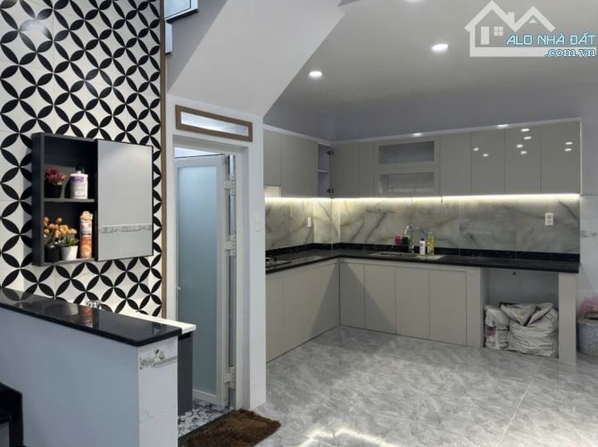 Quận 5 Lê Hồng Phong,  2 Tầng 30m2, sát mặt tiền, vuông vức, hoàn công, giá 4.9 tỷ TL - 3