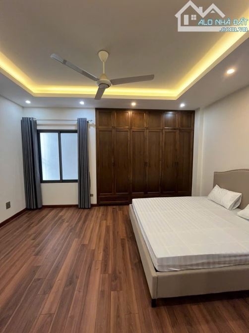 268 Ngọc Thụy 16,9 tỷ, 80m2 mặt tiền 5,4m, 4 tầng thang máy, 2 ô tô 7 chỗ vào . - 3