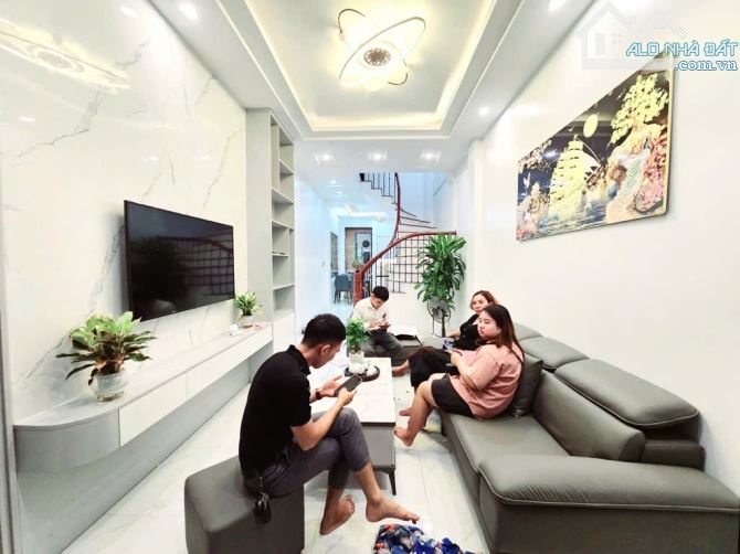 TRUNG TÂM CẦU GIẤY – NHÀ ĐẸP LONG LANH – NGÕ NÔNG – GẦN PHỐ - HAI THOÁNG – 46M2, 5 TẦNG - 4