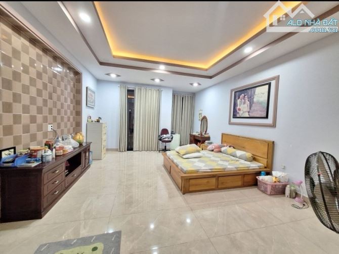 Gấp bán nhà 4 tầng, dt 135m2, chỉ 15 tỷ, gần Mặt tiền Lê Văn Việt, Thủ Đức. - 5