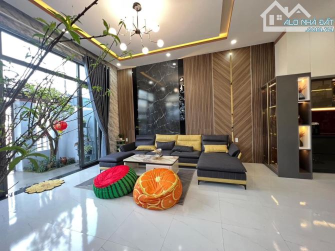 BÁN BIỆT THỰ SÂN VƯỜN HẺM 147 ĐỖ XUÂN HỢP. DT: 10x20M. GIÁ: 5,4 TỶ - 6