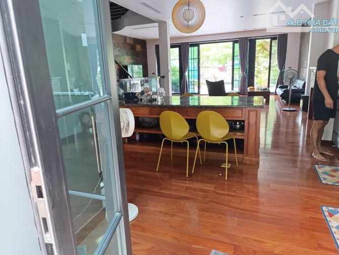 Biệt Thự phố Đội Cấn. Ô tô tránh dừng đỗ, Kinh Doanh đỉnh, Văn phòng. 139m*3t, mt 8m, 42tỷ - 9