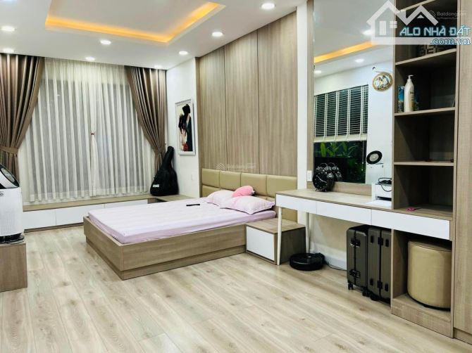 Cần bán nhà hẻm 506 đường 3 Tháng 2 ngang 6x12m kết cấu 1 trệt 3 lầu quận 10