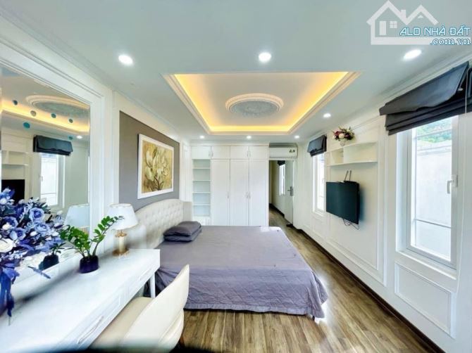 Hiếm có nhà mặt phố Mai Anh Tuấn, view hồ Hoàng Cầu 66m2 x 7 tầng, thang máy, giá chào 17