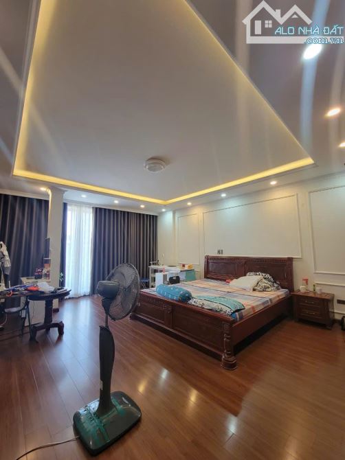 CHO THUÊ BIỆT THỰ NHÀ VƯỜN KĐT VIỆT HƯNG - DT 120M2 x 4 TẦNG - 6 PHÒNG -GARA Ô TÔ 30 TRÁNG