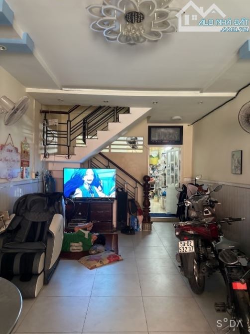 BÁN NHÀ TRỊNH ĐÌNH TRỌNG 68M2 - 2TẦNG-BTCT-4MX17M-HẺM XE HƠI TRÁNH - KINH DOANH - AN NINH