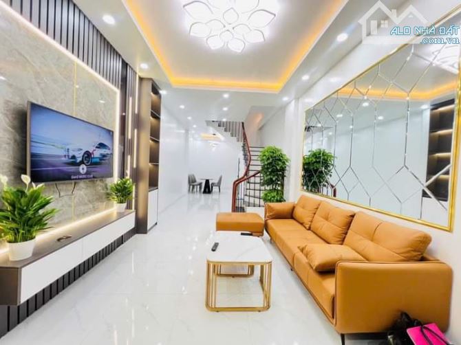 Bán nhà đẹp Trương Định, Hai Bà Trưng 40m2 chỉ 5,25 tỷ, ngõ rộng thoáng