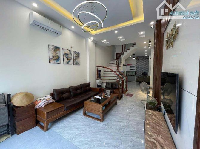 Bán nhà Phúc Lợi, Quận Long Biên 40m2, 6 tầng, 4.8 tỷ, ô tô, view hồ đẳng cấp, 0816.664.**