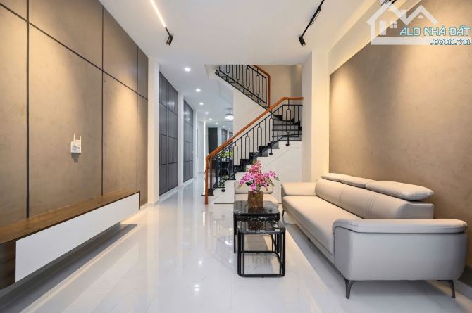 Bán nhà Lý Chính Thắng Quận 3, (4x15, 4 tầng) HXH chỉ 7.2 tỷ.