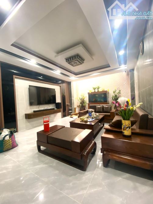 Bán nhà Hẻm ô tô đường 3/2 Quận 10 dt:5x13 chỉ 7.49 tỷ.