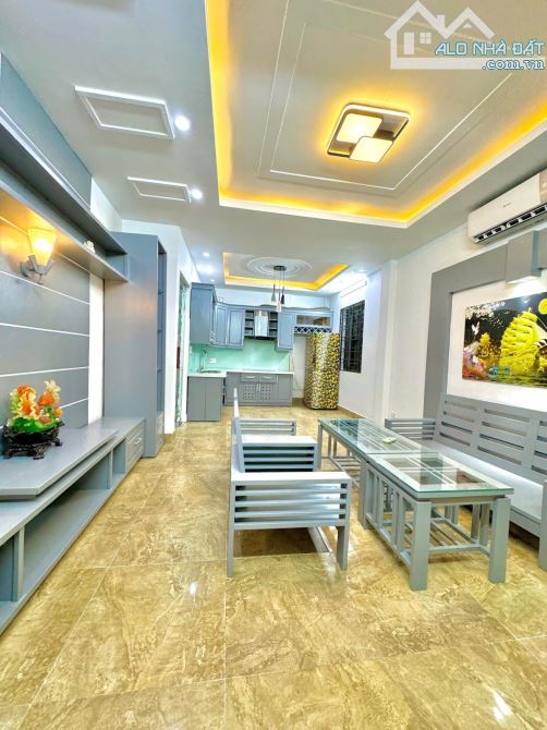 Bán nhà mặt phố Đội Cấn 43m2 vỉa hè rộng kinh doanh sầm uất 23 tỷ