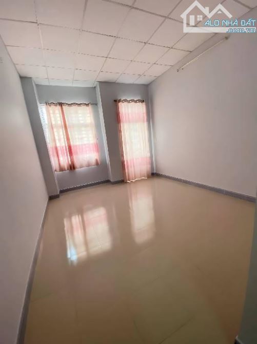 Bán Nhà 2 Mặt Tiền Quận 8, 75m², Ngang 4M, Xe tải thông, Dân Trí Cao, 8 Tỷ 8 Thương Lượng