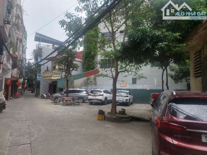 Nhà khu Ngọc Hồi- Thị Trấn Văn Điển, dân xây, oto tránh, giá hơn 7 tỷ