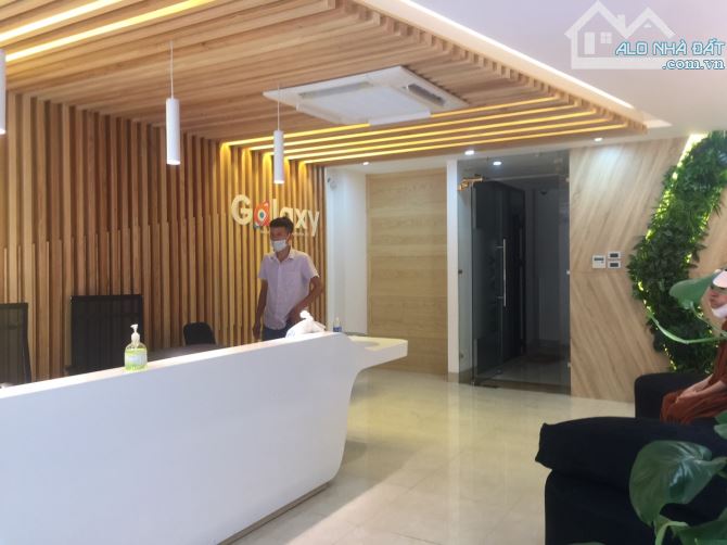 Bán nhà phân lô Trung Kính. DT 70m2 x 7 tầng. Có hầm, thang máy. Ô tô tránh nhau. 35,5 tỷ - 2