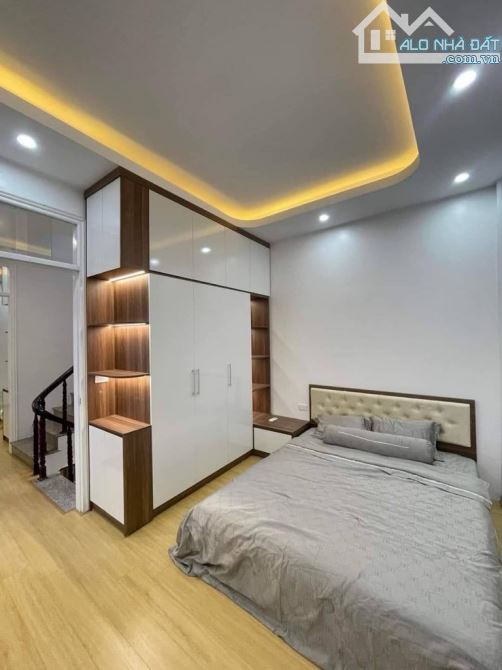 Bán nhà Lê Văn Lương, ô tô đỗ cửa, gần phố, 42m2, 4 tầng, nội thất đẹp, giá 12,2 tỷ - 1