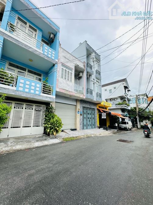 Bán nhà quận Bình Thạnh, hẻm xe hơi tránh, Nhà cũ tiện xây mới, 100m2 chỉ 11,3 tỷ - 1