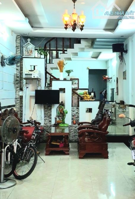 Nhà 2 tầng 63m2, ô tô ngủ trong nhà, mới đẹp, vô ở ngay, Thủ Đức, giá 4,15 tỷ. - 1
