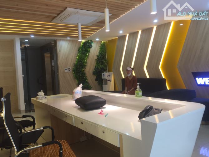 Bán nhà phân lô Trung Kính. DT 70m2 x 7 tầng. Có hầm, thang máy. Ô tô tránh nhau. 35,5 tỷ - 3
