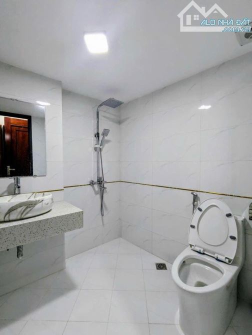 Bán nhà đẹp Kim Mã 30m x 5T, chỉ 7xxx tỷ. Vị trí đẹp, ngõ nông, 3 bước ra ô tô. - 2