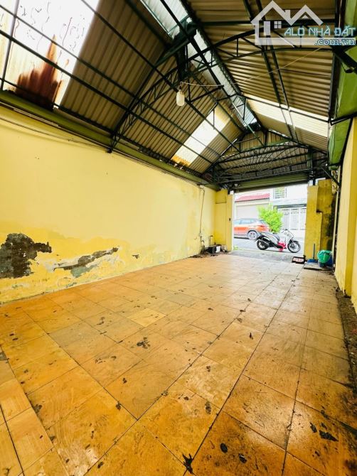 Bán nhà quận Bình Thạnh, hẻm xe hơi tránh, Nhà cũ tiện xây mới, 100m2 chỉ 11,3 tỷ - 2