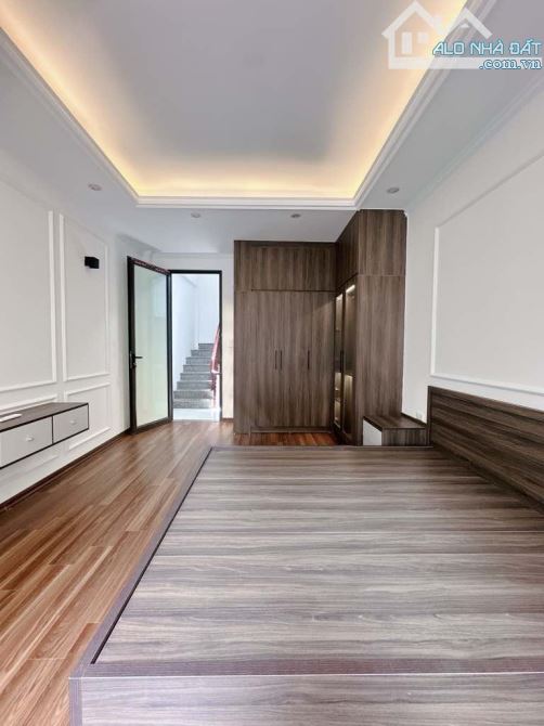 Bán nhà Sài Đồng, Quận Long Biên 40m2, 5 tầng, 4.98 tỷ, gần phố, ô tô đỗ cửa,  0816.664.** - 2