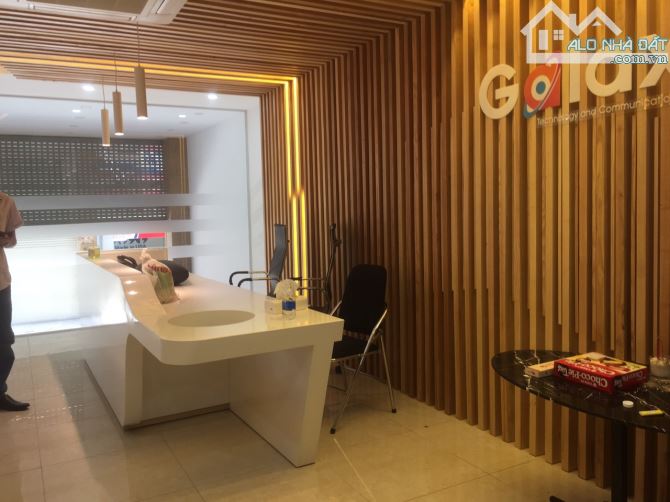 Bán nhà phân lô Trung Kính. DT 70m2 x 7 tầng. Có hầm, thang máy. Ô tô tránh nhau. 35,5 tỷ - 4