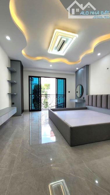 BÁN NHÀ BỒ ĐÈ 80m2*6T*4.5M - 7 NGỦ - Ô TÔ TRÁNH - KINH DOANH - 10 PHÚT VÀO PHỐ CỔ - 3