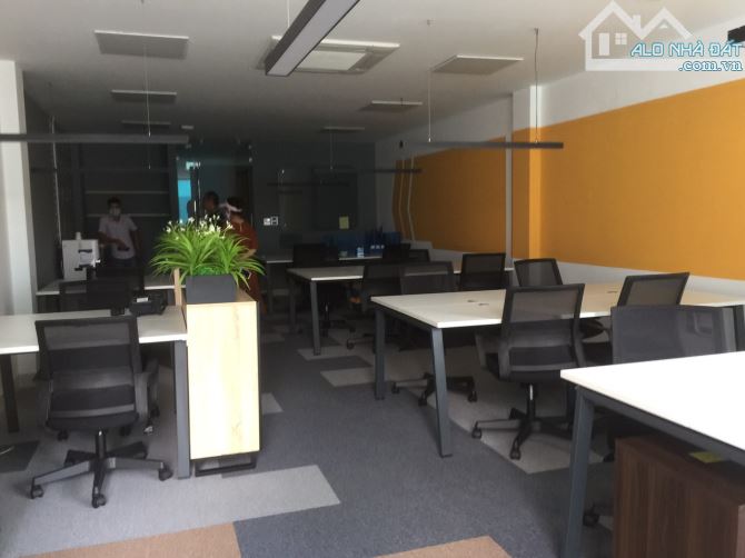 Bán nhà phân lô Trung Kính. DT 70m2 x 7 tầng. Có hầm, thang máy. Ô tô tránh nhau. 35,5 tỷ - 5