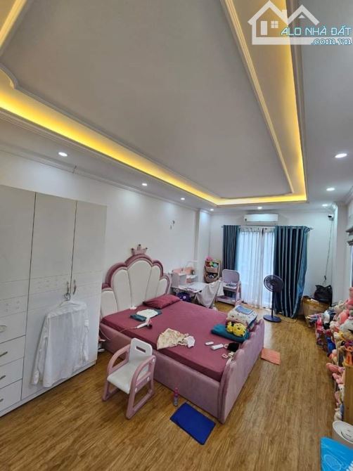 Hạ Chào 1 tỷ! Bán nhà Hạ Yên Quyết, gần Phố, 2 ôtô tránh đỗ, KD,Gara 7 chỗ,50m2 5T 14.x tỷ - 4