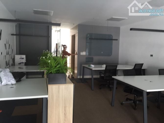 Bán nhà phân lô Trung Kính. DT 70m2 x 7 tầng. Có hầm, thang máy. Ô tô tránh nhau. 35,5 tỷ - 6